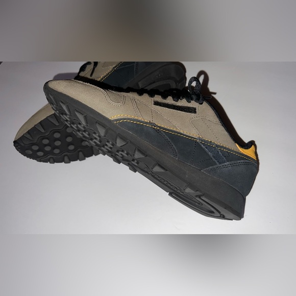 Men’s Rebook Classics - Picture 3 of 6